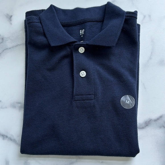GAP Classic Polo Style Navy Blue 3 Button Short Sleeve Shirt Sz M NWT - Picture 1 of 8